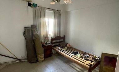 Casa en venta con 3 viviendas, cochera para 4 autos, jardín y quincho con parrilla - Wilde