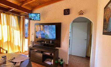 Casa en venta con 3 viviendas, cochera para 4 autos, jardín y quincho con parrilla - Wilde