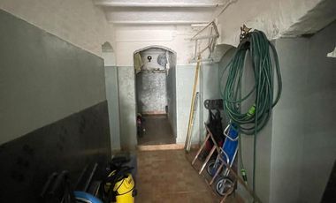 Casa en venta con 3 viviendas, cochera para 4 autos, jardín y quincho con parrilla - Wilde