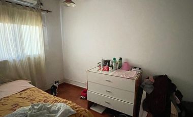 Casa en venta con 3 viviendas, cochera para 4 autos, jardín y quincho con parrilla - Wilde