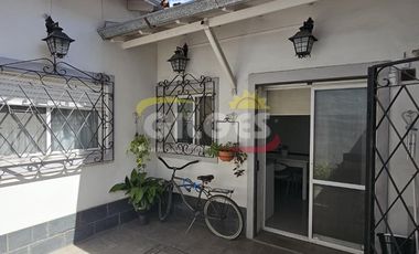 Venta Casa PH 3 Amb. al Frente - en Ramos Mejía  - Muy buen Estado