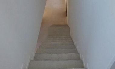 Hermosa casa sobre lote interno central a espacio verde en Santa Elena - Pilar del Este