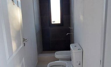 Hermosa casa sobre lote interno central a espacio verde en Santa Elena - Pilar del Este