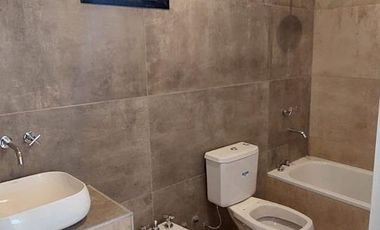 Hermosa casa sobre lote interno central a espacio verde en Santa Elena - Pilar del Este