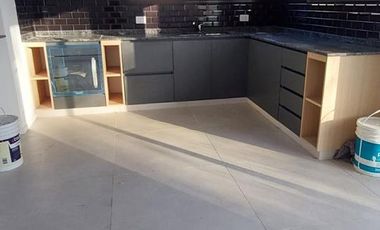 Hermosa casa sobre lote interno central a espacio verde en Santa Elena - Pilar del Este
