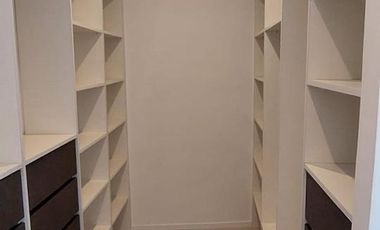 Hermosa casa sobre lote interno central a espacio verde en Santa Elena - Pilar del Este