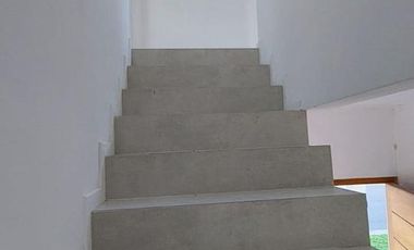 Hermosa casa sobre lote interno central a espacio verde en Santa Elena - Pilar del Este