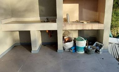 Hermosa casa sobre lote interno central a espacio verde en Santa Elena - Pilar del Este