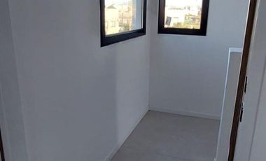Hermosa casa sobre lote interno central a espacio verde en Santa Elena - Pilar del Este