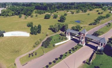 Hermosa casa sobre lote interno central a espacio verde en Santa Elena - Pilar del Este