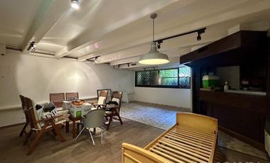 CASA VENTA VICENTE LÓPEZ 7 AMBIENTES PISCINA JARDIN COCHERA