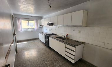 Departamento amplio al contrafrente