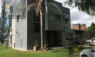 Casa en alquiler en Barrio El Lauquen Canning