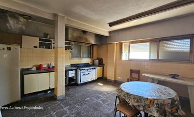 Galpón 2 Plantas de 320.50 m2 en Caseros