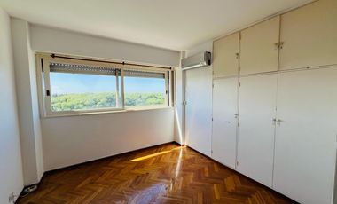 Departamento  de 3 ambientes con cochera en  Alquiler en San Isidro