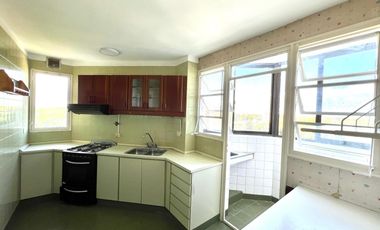 Departamento  de 3 ambientes con cochera en  Alquiler en San Isidro