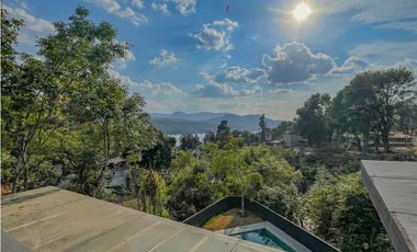 RESIDENCIA EN VALLE DE BRAVO A 10 MIN. DE TODO