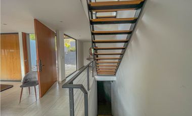 RESIDENCIA EN VALLE DE BRAVO A 10 MIN. DE TODO