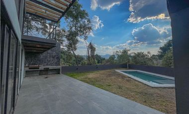 RESIDENCIA EN VALLE DE BRAVO A 10 MIN. DE TODO