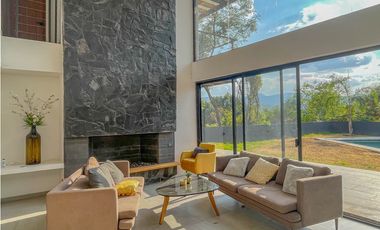 RESIDENCIA EN VALLE DE BRAVO A 10 MIN. DE TODO