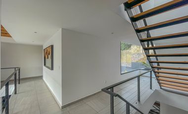 RESIDENCIA EN VALLE DE BRAVO A 10 MIN. DE TODO