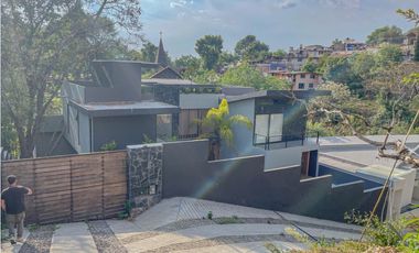 RESIDENCIA EN VALLE DE BRAVO A 10 MIN. DE TODO