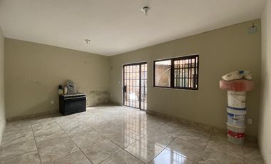 Se vende Casa en Balcones Oblatos, Guadalajara (para remodelar)