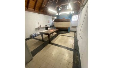 VENTA DE LOCAL COMERCIAL Y GALPON SOBRE LOTE DE 368m2 EN ZONA CENTRO