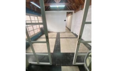 VENTA DE LOCAL COMERCIAL Y GALPON SOBRE LOTE DE 368m2 EN ZONA CENTRO