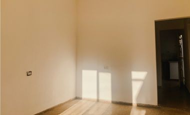 ALQUILER - CASA 2 DORMITORIOS - YOFRE SUR