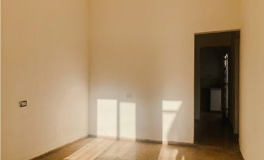 ALQUILER - CASA 2 DORMITORIOS - YOFRE SUR