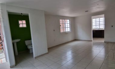 Casa en Renta en Villas del Campo a 5 min de Galerias Metepec