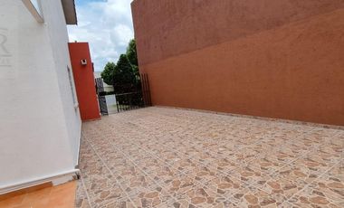 Casa en Renta en Villas del Campo a 5 min de Galerias Metepec