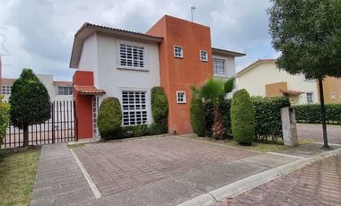 Casa en Renta en Villas del Campo a 5 min de Galerias Metepec