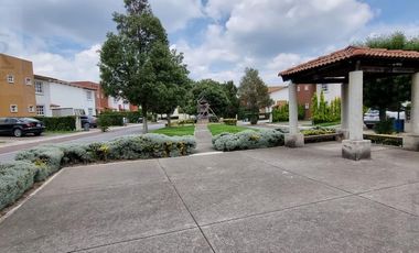 Casa en Renta en Villas del Campo a 5 min de Galerias Metepec