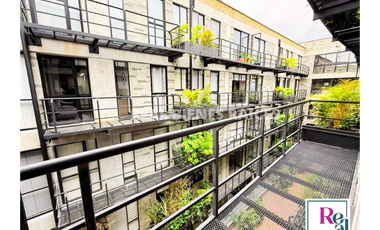 Se arrienda amplio y cómodo apartamento en unidad cerrada.