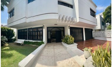 ELEGANTE CASA EN VENTA DE DOS PISOS EN VILLA SANTOS