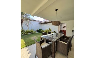 ELEGANTE CASA EN VENTA DE DOS PISOS EN VILLA SANTOS
