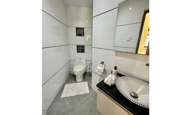 ELEGANTE CASA EN VENTA DE DOS PISOS EN VILLA SANTOS
