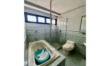 ELEGANTE CASA EN VENTA DE DOS PISOS EN VILLA SANTOS