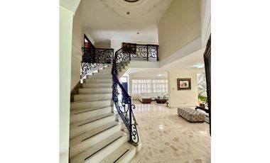 ELEGANTE CASA EN VENTA DE DOS PISOS EN VILLA SANTOS