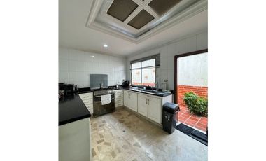 ELEGANTE CASA EN VENTA DE DOS PISOS EN VILLA SANTOS