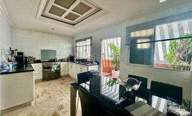 ELEGANTE CASA EN VENTA DE DOS PISOS EN VILLA SANTOS