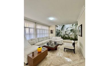 ELEGANTE CASA EN VENTA DE DOS PISOS EN VILLA SANTOS