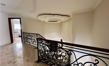 ELEGANTE CASA EN VENTA DE DOS PISOS EN VILLA SANTOS