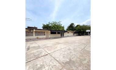 Edificio  en el Barrio Amberes - Ideal para Inversión y Desarrollo