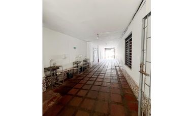 Edificio  en el Barrio Amberes - Ideal para Inversión y Desarrollo
