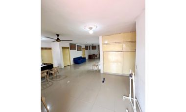 Edificio  en el Barrio Amberes - Ideal para Inversión y Desarrollo