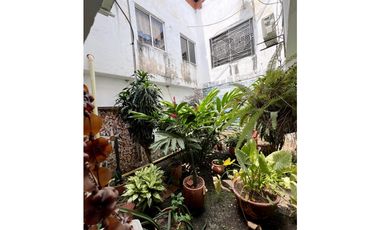 Edificio  en el Barrio Amberes - Ideal para Inversión y Desarrollo