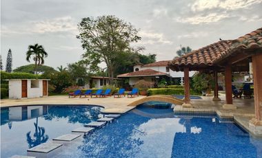 Hermosa finca a puerta cerrada en venta - Rozo Palmira Valle Colombia